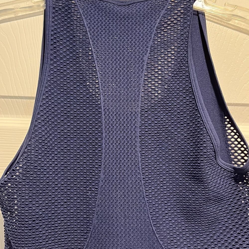 Fabletics Musetta Seamless navy tank size medium. - Picture 5 of 8